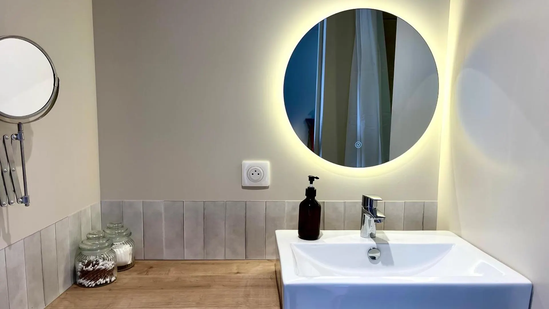 Slow Mood - L'Appartement Signature Amplepuis 0*,  France